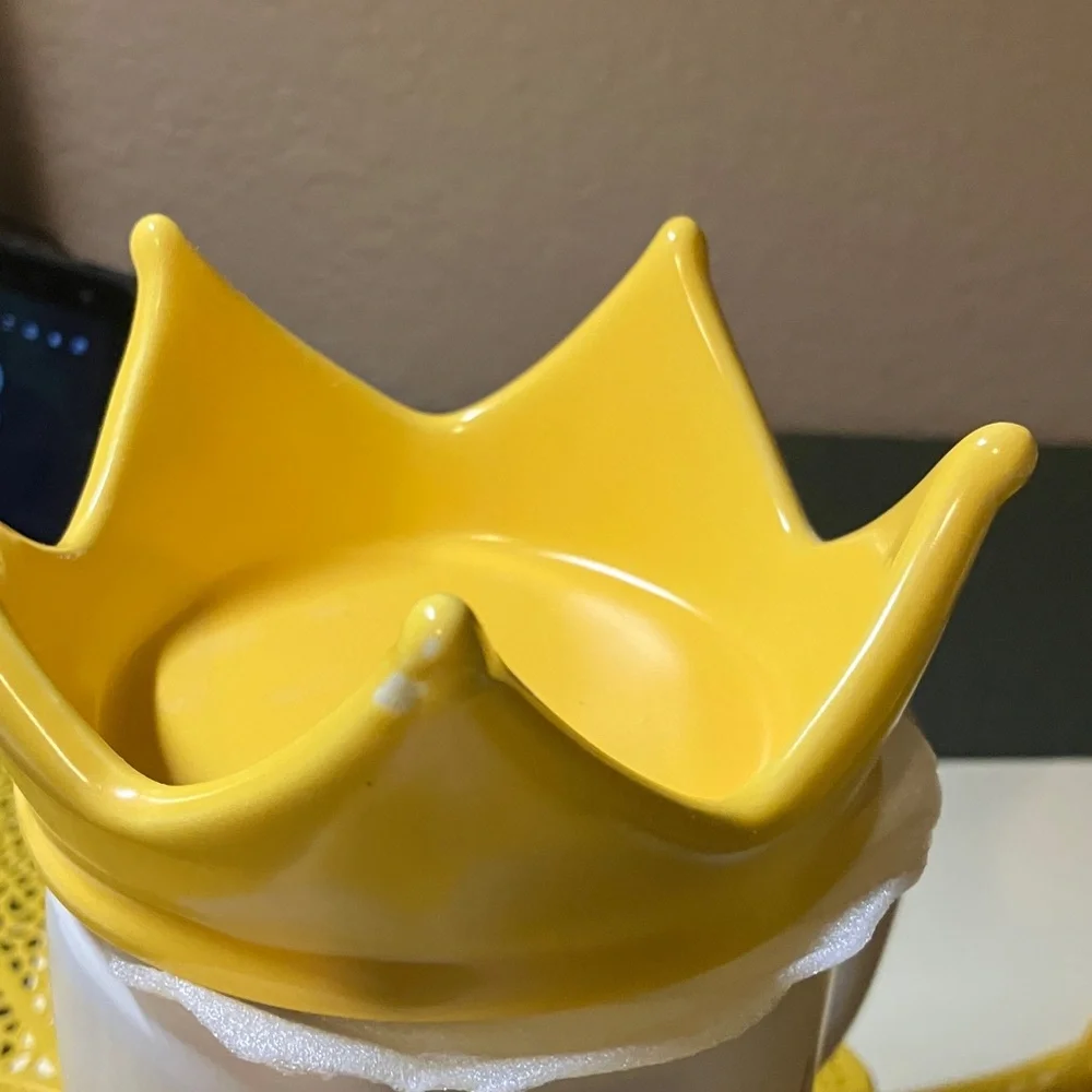 Bee decor . I used only for decor. Rae Dunn mug. Rae Dun honey pot. Other items - Picture 4 of 13